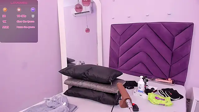 Snapshot of Maddyjohnsonn chatting on 12, 12, 2024 Maddyjohnsonn online show from 12, 12, 2024