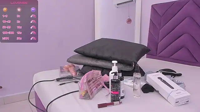 Snapshot of Maddyjohnsonn chatting on 29, 12, 2024 Maddyjohnsonn online show from 29, 12, 2024