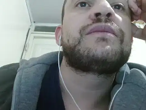 camiloking1720 online show from 12, 12, 2024