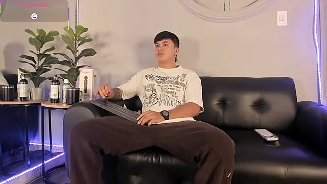 Cristopher strong online show from 8, 4, 2026