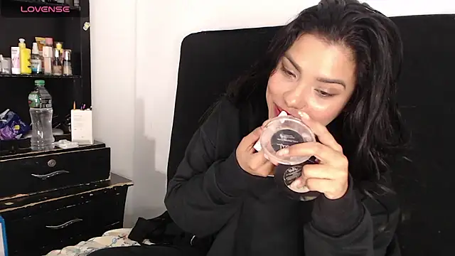 lolaa staars online show from 10, 1, 2025