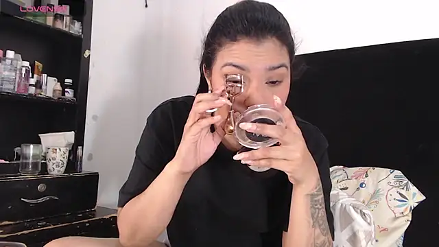 lolaa staars online show from 26, 1, 2025