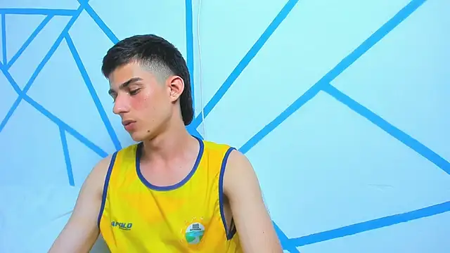 Snapshot of liam_scott77 chatting on 12, 12, 2024 liam scott77 online show from 12, 12, 2024