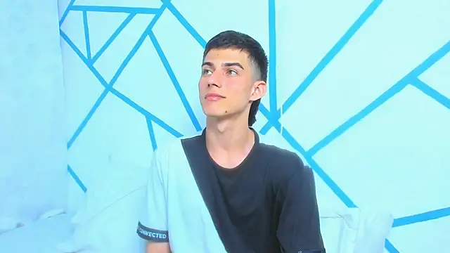 Snapshot of liam_scott77 chatting on 12, 12, 2024 liam scott77 online show from 12, 12, 2024