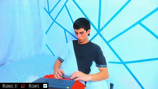 Snapshot of liam_scott77 chatting on 25, 9, 2025 liam scott77 online show from 25, 9, 2025