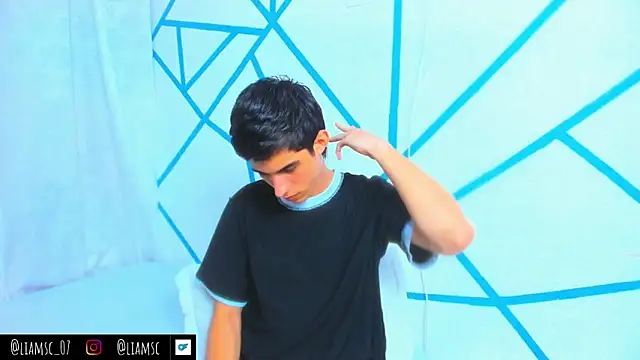 Snapshot of liam_scott77 chatting on 2, 10, 2025 liam scott77 online show from 2, 10, 2025