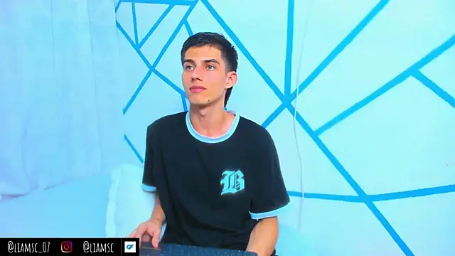 Snapshot of liam_scott77 chatting on 6, 10, 2025 liam scott77 online show from 6, 10, 2025