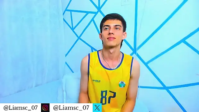 Snapshot of liam_scott77 chatting on 8, 11, 2025 liam scott77 online show from 8, 11, 2025