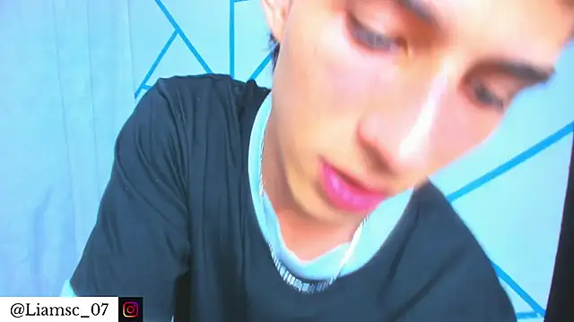 Snapshot of liam_scott77 chatting on 15, 11, 2025 liam scott77 online show from 15, 11, 2025