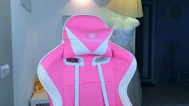 b4by LoL1 online show from 12, 4, 2026