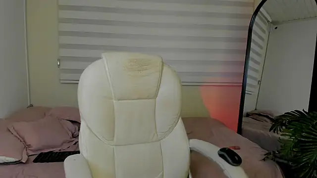 Catyloves online show from 16, 12, 2025