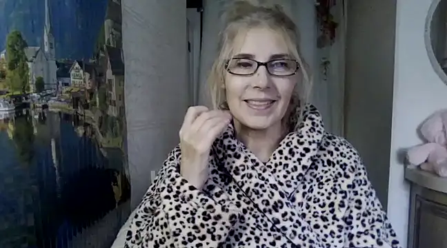 sweet raspberry online show from 18, 2, 2025