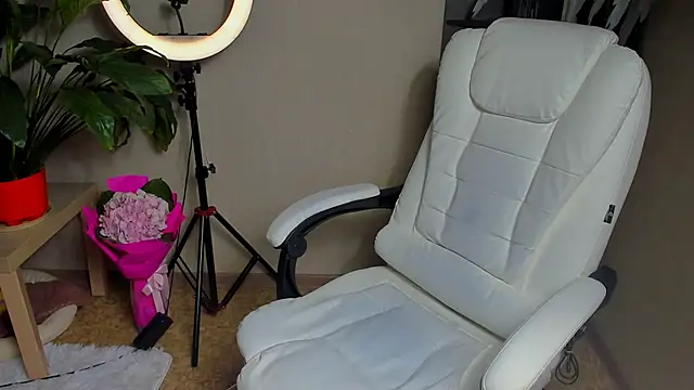 foxy blond online show from 6, 10, 2025