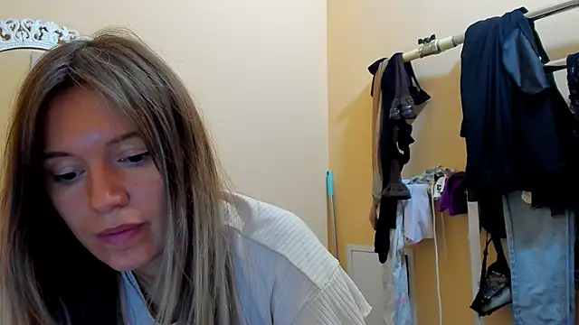 foxy blond online show from 4, 11, 2025