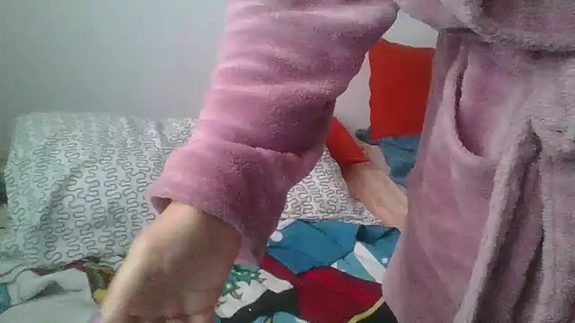 Snapshot of hairygirl80 chatting on 30, 10, 2025 hairygirl80 online show from 30, 10, 2025