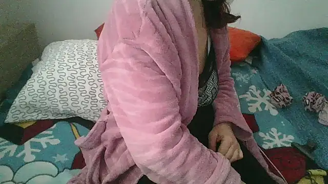 Snapshot of hairygirl80 chatting on 18, 11, 2025 hairygirl80 online show from 18, 11, 2025