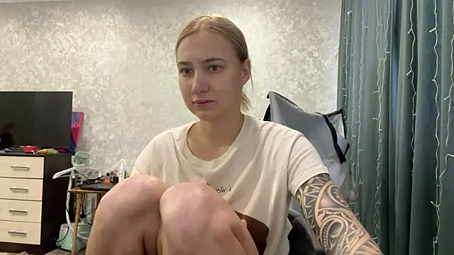 Snapshot of AnneBall chatting on 27, 12, 2024 AnneBall online show from 27, 12, 2024