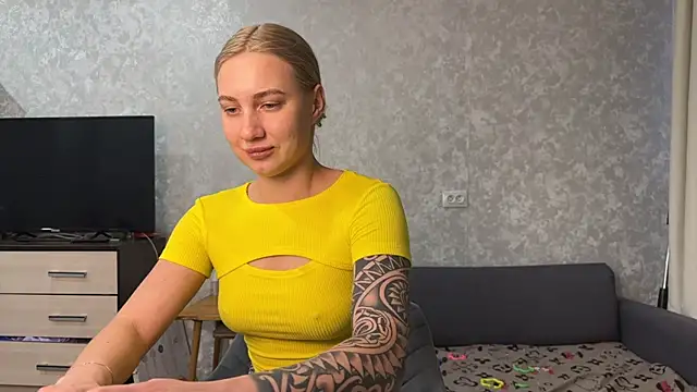 Snapshot of AnneBall chatting on 4, 3, 2025 AnneBall online show from 4, 3, 2025