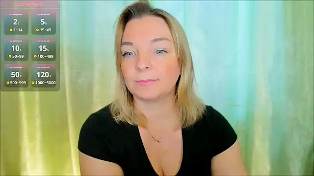 Snapshot of Regina__blue chatting on 17, 12, 2024 Regina blue online show from 17, 12, 2024
