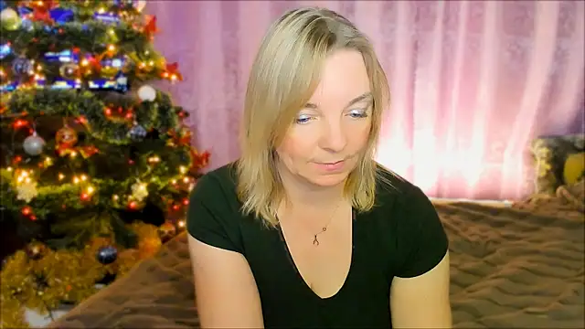 Snapshot of Regina__blue chatting on 19, 12, 2024 Regina blue online show from 19, 12, 2024