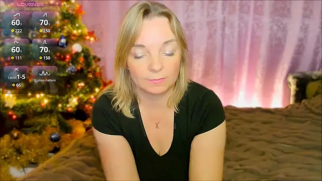 Snapshot of Regina__blue chatting on 19, 12, 2024 Regina blue online show from 19, 12, 2024