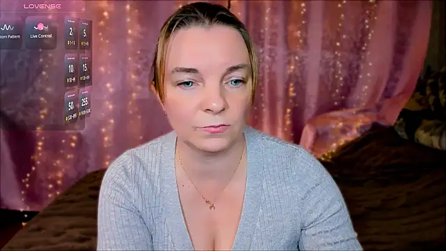 Snapshot of Regina__blue chatting on 12, 1, 2025 Regina blue online show from 12, 1, 2025