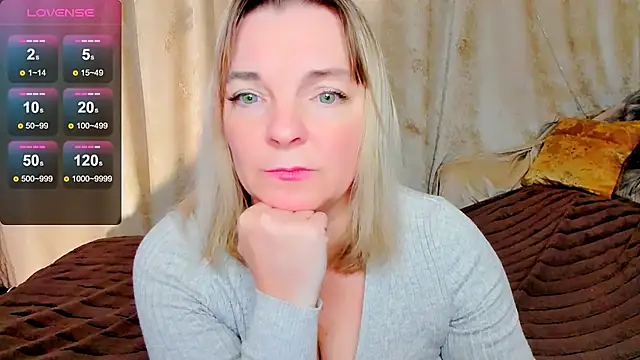 Snapshot of Regina__blue chatting on 21, 10, 2025 Regina blue online show from 21, 10, 2025