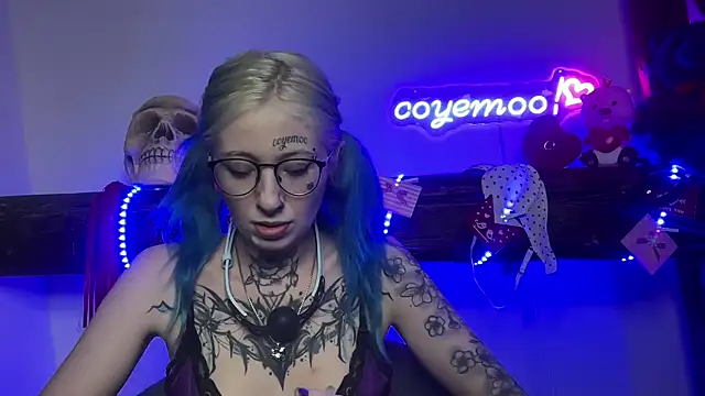 Snapshot of coyemoo chatting on 14, 2, 2025 coyemoo online show from 14, 2, 2025