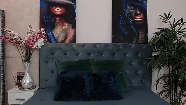 MissJuliax online show from 13, 1, 2025