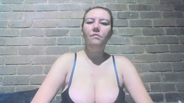 Snapshot of EksJouneMwah chatting on 29, 4, 2026 EksJouneMwah online show from 29, 4, 2026
