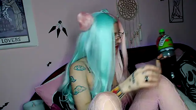 Snapshot of MoonAgnes chatting on 1, 2, 2025 MoonAgnes online show from 1, 2, 2025