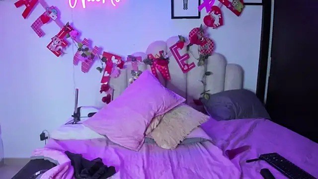 NaomiAsha online show from 20, 2, 2025