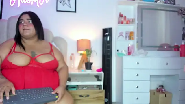 Snapshot of NaomiAsha chatting on 5, 6, 2026 NaomiAsha online show from 5, 6, 2026
