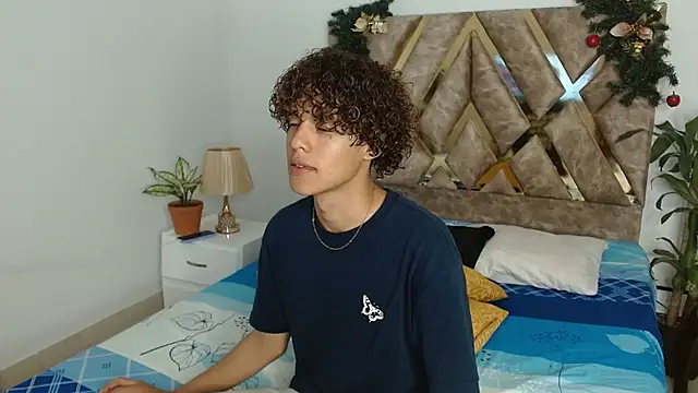 Snapshot of nickolas_moon chatting on 15, 12, 2024 nickolas moon online show from 15, 12, 2024