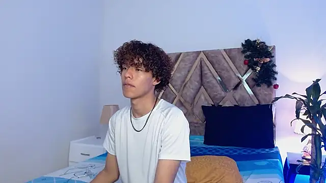 Snapshot of nickolas_moon chatting on 26, 12, 2024 nickolas moon online show from 26, 12, 2024