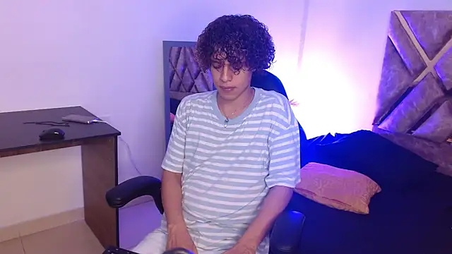 Snapshot of nickolas_moon chatting on 21, 3, 2025 nickolas moon online show from 21, 3, 2025