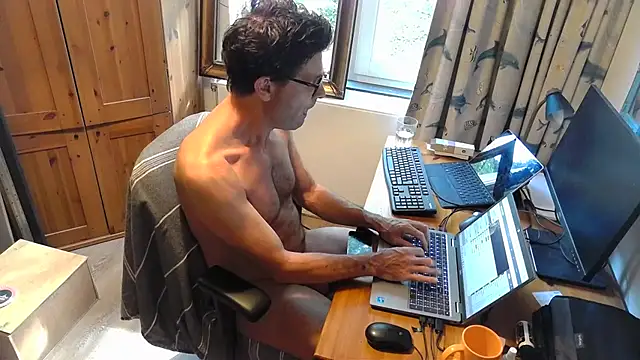 Snapshot of RolfS chatting on 19, 7, 2026 RolfS online show from 19, 7, 2026