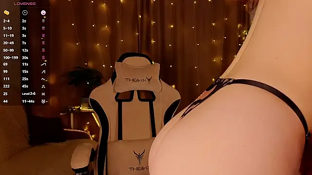 Snapshot of AliseVine chatting on 10, 1, 2025 AliseVine online show from 10, 1, 2025