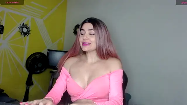 Nikolle Rouss online show from 28, 2, 2025