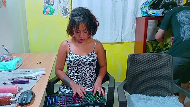 Snapshot of clydexxxbunny chatting on 4, 3, 2025 clydexxxbunny online show from 4, 3, 2025