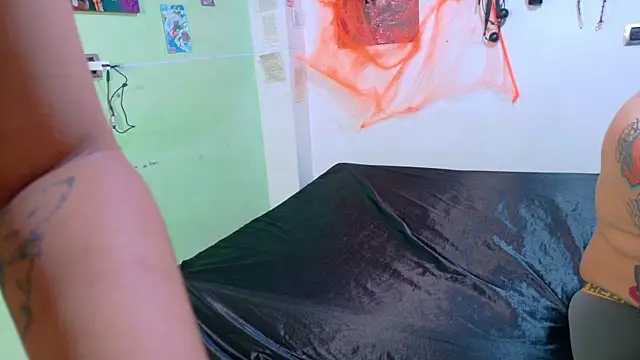 Snapshot of clydexxxbunny chatting on 25, 10, 2025 clydexxxbunny online show from 25, 10, 2025