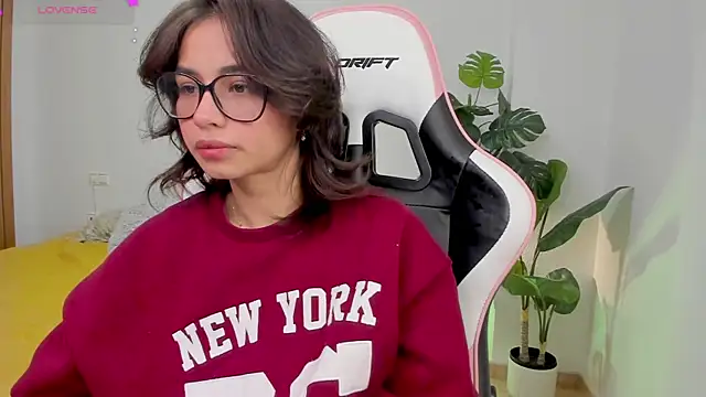 Adriennesexxx online show from 26, 1, 2025