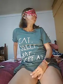 Snapshot of Lunababymylove chatting on 5, 1, 2025 Lunababymylove online show from 5, 1, 2025