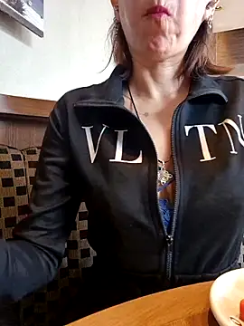 Snapshot of Lunababymylove chatting on 12, 9, 2025 Lunababymylove online show from 12, 9, 2025