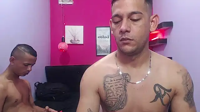 hugecocks hot online show from 28, 4, 2026