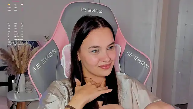 Snapshot of _Sweetie_ chatting on 28, 9, 2025 Sweetie online show from 28, 9, 2025