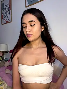 Snapshot of HallieLemon1 chatting on 12, 10, 2025 HallieLemon1 online show from 12, 10, 2025