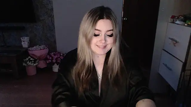 TiffaniYW online show from 14, 1, 2025