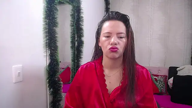 lauraguzman online show from 2, 1, 2025