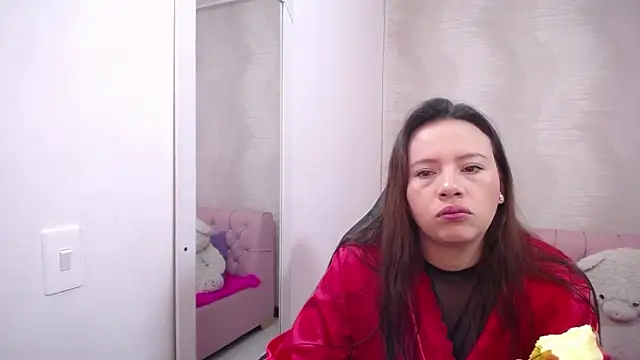 lauraguzman online show from 20, 3, 2025